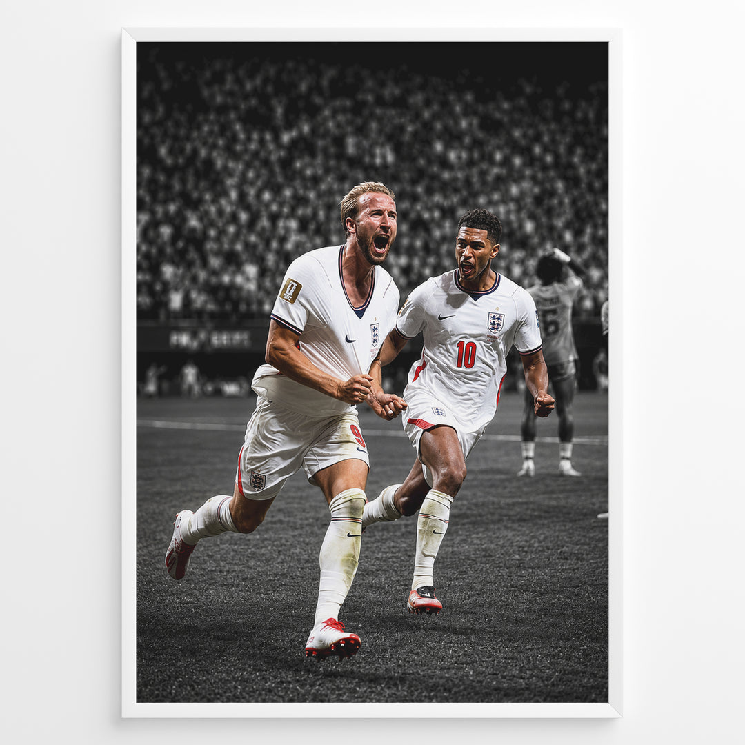 Harry Kane og Jude Bellingham plakat i Englands landsholdstrøjer med moderne sort-hvid baggrund