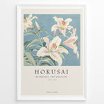 Indlæs billede til gallerivisning Japanske plakater | Japanese art print featuring lilies on a soft blue background, titled &quot;Hokusai – Hydrangea and Swallow (1833–1834),&quot; with text indicating Tokyo, Japan.
