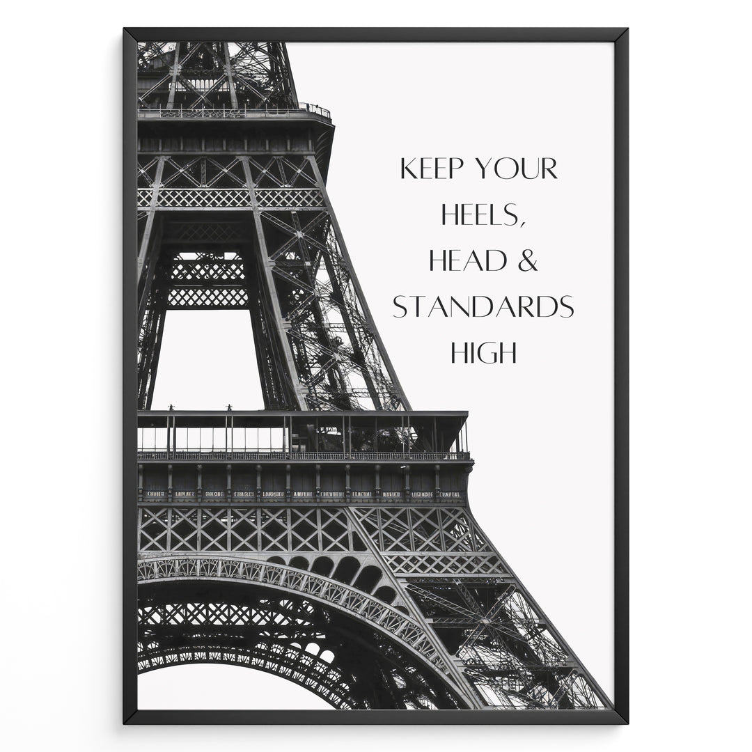 Fashion Plakat | Keep Your Standards High – Eiffel Tower Fashion Quote Wall Art Plakaty.dk | Black and white Eiffel Tower with quote "Keep your heels, head & standards high" on the right side.