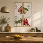 Indlæs billede til gallerivisning Kulturelt plakatsæt med figen, oliven, dadelpalmer og granatæble inspireret af Koranen i moderne botanisk design
