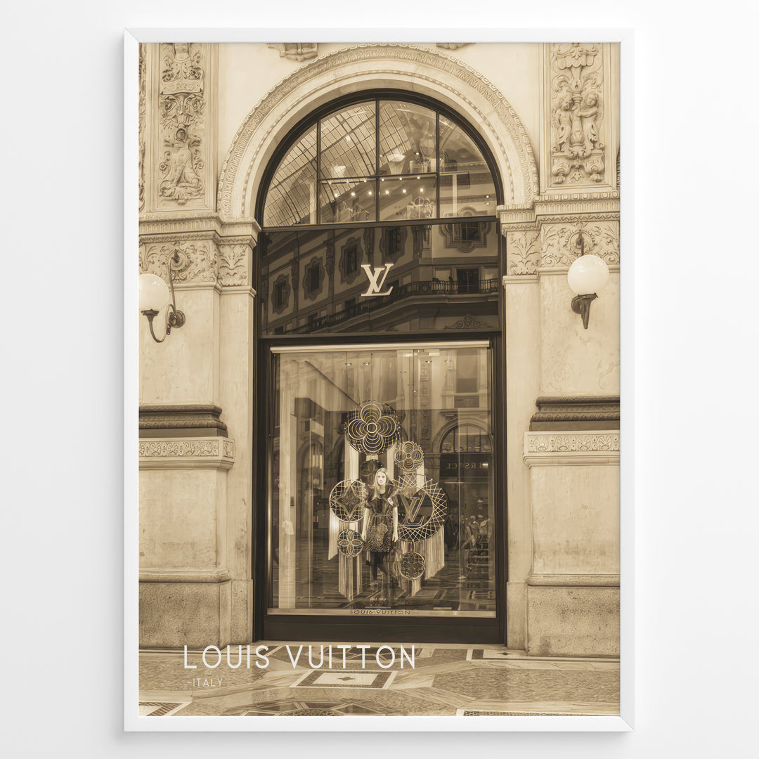 Fashion Plakat | Louis Vuitton Milan Galleria Storefront – Fashion Architecture Art Print Plakaty.dk | Sepia-toned image of the Louis Vuitton storefront at Galleria Vittorio Emanuele II in Milan, Italy.