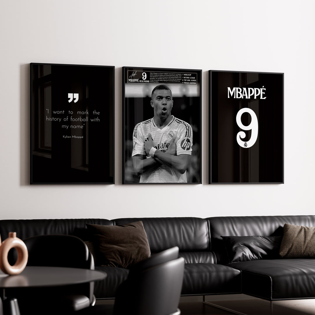 Kylian Mbappé Fodbold Plakat | Til Real Madrid Fans | Denne plakat viser Kylian Mbappé i en ikonisk Real Madrid trøje, klar til at score mål. Perfekt til fodboldfans og specielt Real Madrid entusiaster.