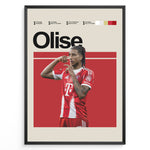 Indlæs billede til gallerivisning Michael Olise fodbold plakat i Bayern Münchens røde hjemmebanetrøje med moderne stilrent design
