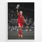 Indlæs billede til gallerivisning Pernille Harder wearing a Bayern Munich jersey and holding a trophy on a stylish black and white football poster.
