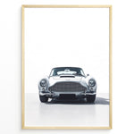 Indlæs billede til gallerivisning Front view illustration of a classic silver Aston Martin DB5 on a minimal white background.

