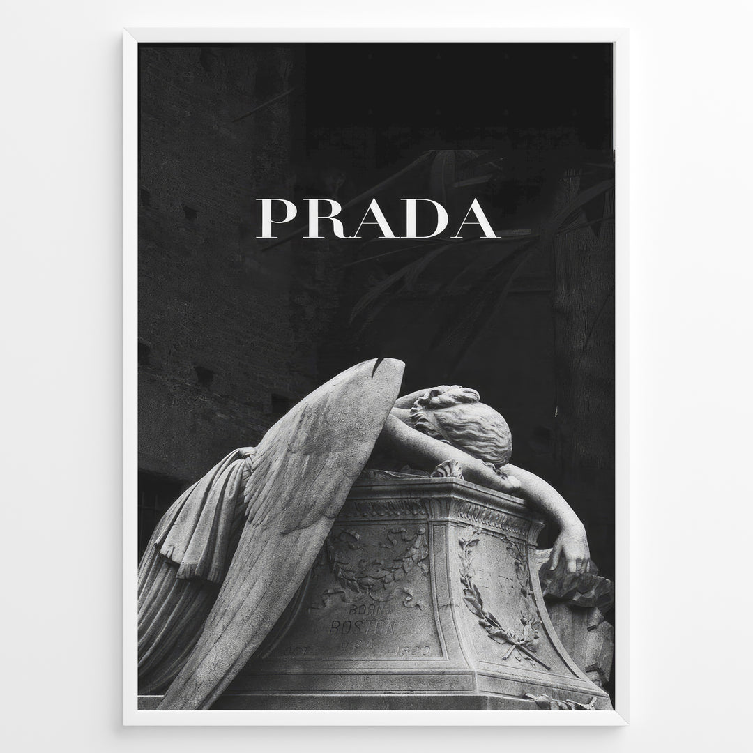 Fashion Plakat | Prada-Inspired Angel Statue – Fashion and Art Black and White Poster Plakaty.dk | Black and white artwork of a mourning angel statue with the word "PRADA" above, blending classical art and modern fashion