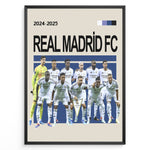 Indlæs billede til gallerivisning Real Madrid holdfoto plakat | Real Madrid 2024-2025 i hvidt kampkit, samlet i opstilling før kamp – klar til Champions League-triumf.
