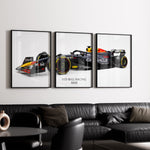 Indlæs billede til gallerivisning Triptych wall art plakat of the Red Bull Racing RB20 Formula 1 car displayed in a contemporary living room with a black leather sofa and modern furnishings.
