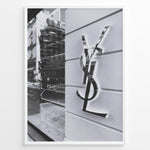 Indlæs billede til gallerivisning Fashion Plakat | Saint Laurent Paris Storefront – Monochrome Fashion Photography Plakaty.dk | Black and white image of a Saint Laurent Paris storefront featuring the reflective YSL logo on a textured exterior wall with modern architectural details.
