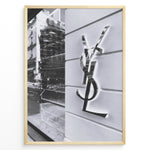 Indlæs billede til gallerivisning Fashion Plakat | Saint Laurent Paris Storefront – Monochrome Fashion Photography Plakaty.dk | Black and white image of a Saint Laurent Paris storefront featuring the reflective YSL logo on a textured exterior wall with modern architectural details.
