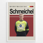 Indlæs billede til gallerivisning Peter Schmeichel fodbold plakat i klassisk grøn målmandstrøje fra Danmark landshold med stilrent rødt baggrundsdesign.
