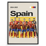 Indlæs billede til gallerivisning Holdfoto | Spanien fodbold plakater | Spansk landshold i klassiske røde trøjer, holdopstilling 2024-2025 sæson, moderne og stilfuldt design.
