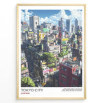 Indlæs billede til gallerivisning Japanske plakater | Poster of a colorful Tokyo cityscape featuring dense buildings with rooftop greenery, neon signs, and high-rise structures under a bright blue sky with clouds.
