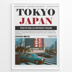 Indlæs billede til gallerivisning Japanske plakater | Blurred motion photograph of cars crossing a busy intersection in Tokyo at dusk, with bright neon signs and tall buildings in the background, framed by a poster layout with the text &quot;TOKYO JAPAN&quot; and a description of Tokyo’s city life.
