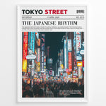 Indlæs billede til gallerivisning Japanske plakater | Poster styled like a newspaper cover showing a crowded Tokyo street at night, with glowing neon signs in Japanese and a headline reading &quot;The Japanese Rhythm.&quot;
