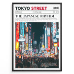 Indlæs billede til gallerivisning Japanske plakater | Poster styled like a newspaper cover showing a crowded Tokyo street at night, with glowing neon signs in Japanese and a headline reading &quot;The Japanese Rhythm.&quot;
