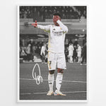 Indlæs billede til gallerivisning Framed plakat of Vinícius Jr. in a Real Madrid kit doing an eye-cover celebration, with a black and white background and printed signature
