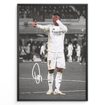 Indlæs billede til gallerivisning Framed plakat of Vinícius Jr. in a Real Madrid kit doing an eye-cover celebration, with a black and white background and printed signature
