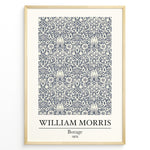 Indlæs billede til gallerivisning Framed William Morris Borage 1875 art print plakat featuring detailed navy floral and leaf patterns on a cream background.
