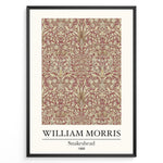 Indlæs billede til gallerivisning Framed William Morris Snakeshead 1888 art print plakat with detailed floral and leaf patterns in red and beige tones.
