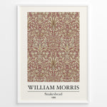 Indlæs billede til gallerivisning Framed William Morris Snakeshead 1888 art print plakat with detailed floral and leaf patterns in red and beige tones.
