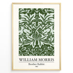 Indlæs billede til gallerivisning Framed William Morris Brother Rabbit 1882 art print plakat with detailed green foliage and rabbit pattern on a pale background.
