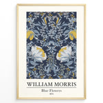 Indlæs billede til gallerivisning Framed William Morris Blue Flowers 1874 art print plakat with detailed blue, white, and yellow floral design on a dark background.
