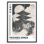 Indlæs billede til gallerivisning Japanske plakater | Black and white illustration of Yasaka Jinja’s five-story pagoda in Kyoto, Japan, with a full moon in the background and clouds surrounding the temple.
