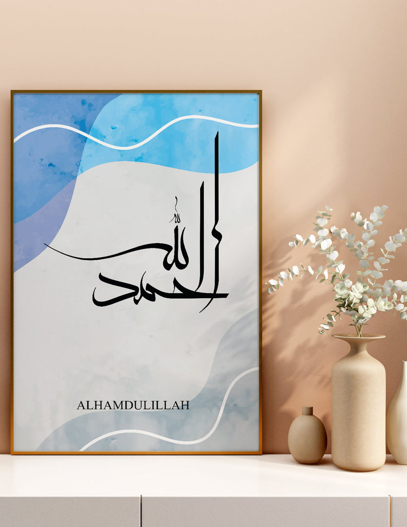 Alhamdulillah calligraphy med blålige baggrund | Islamisk plakater | Plakaty.dk 