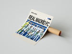 Indlæs billede til gallerivisning Real Madrid holdfoto plakat | Real Madrid 2024-2025 i hvidt kampkit, samlet i opstilling før kamp – klar til Champions League-triumf.
