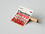 Indlæs billede til gallerivisning Holdfoto | FC Bayern München fodboldplakat 2024-2025 med hele truppen i hvid-røde trøjer – et stilrent valg til væggen hos enhver Bayern-fan.
