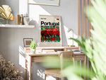 Indlæs billede til gallerivisning Portugal holdfoto plakat | Portugal 2024-2025 iført røde trøjer og grønne shorts, hele holdet samlet til kamp med ikonisk selvsikkerhed.
