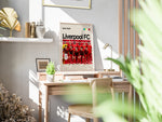 Indlæs billede til gallerivisning Holdfoto | Liverpool FC fodboldplakat 2024-2025 med røde spillertrøjer og ikonisk klubdesign – en stærk plakat til ægte fans.
