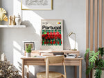 Indlæs billede til gallerivisning Portugal holdfoto plakat | Portugal 2024-2025 iført røde trøjer og grønne shorts, hele holdet samlet til kamp med ikonisk selvsikkerhed.
