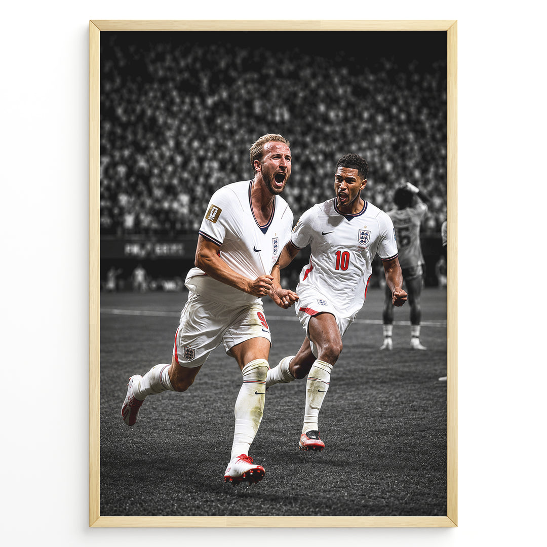 Harry Kane og Jude Bellingham plakat i Englands landsholdstrøjer med moderne sort-hvid baggrund