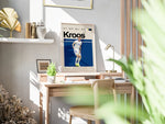 Indlæs billede til gallerivisning Toni Kroos fodbold plakater | Real Madrid-stjerne i hvid hjemmebanetrøje, klar til at aflevere bolden. Minimalistisk design.
