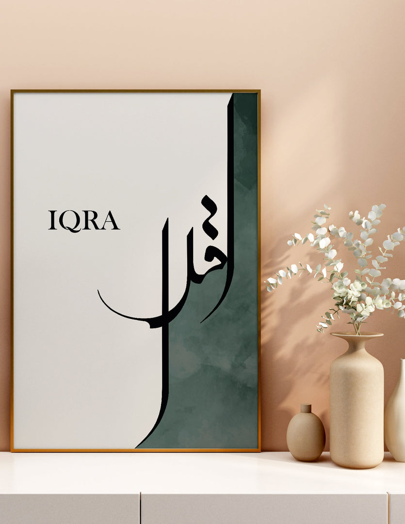 Iqraa calligraphy med grøn og hvid baggrund | Islamisk plakater | Plakaty.dk 