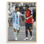 Indlæs billede til gallerivisning Lionel Messi og Lamine Yamal plakat i Argentina og Spaniens landsholdstrøjer med moderne sort-hvid baggrund
