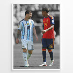 Indlæs billede til gallerivisning Lionel Messi og Lamine Yamal plakat i Argentina og Spaniens landsholdstrøjer med moderne sort-hvid baggrund
