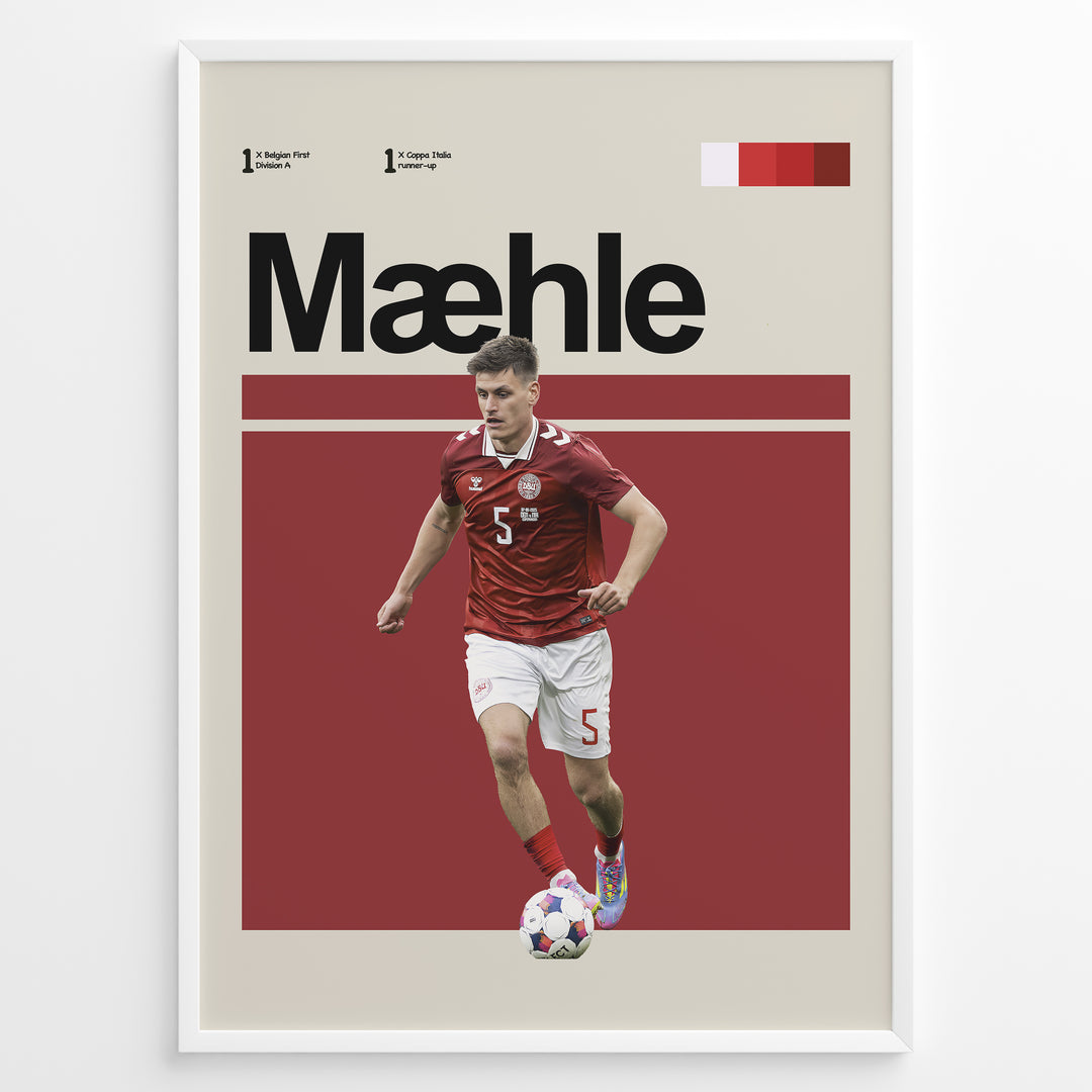 Joakim Mæhle fodbold plakat i Danmarks røde landsholdstrøje med bolden ved fødderne og stilrent moderne design