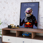 Indlæs billede til gallerivisning Max Verstappen F1 Plakat | Unikt Design på 20+ Internationale Baner
